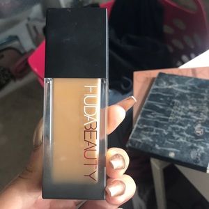 huda beauty faux filter foundation